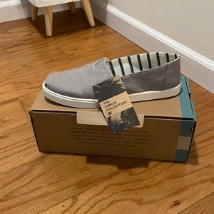 Size 11 Toms Classic in morning dove (grey)